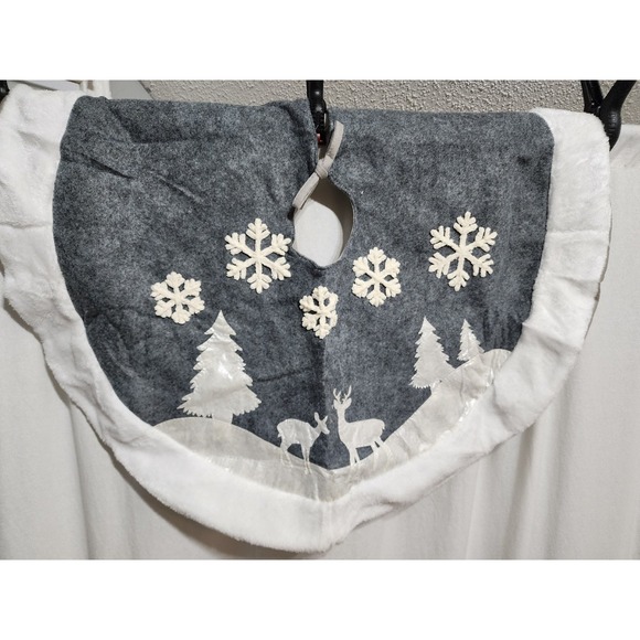36"‎ Christmas Tree Skirt Winter Scene Deer Snowflakes - Picture 1 of 5